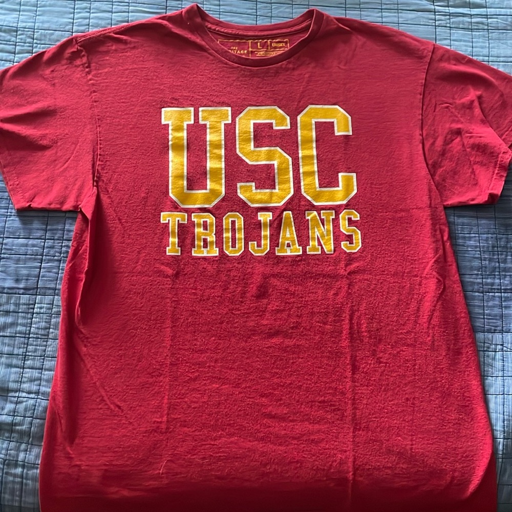 Large red USC T shirt